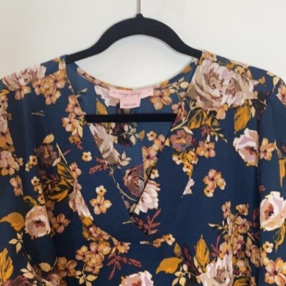 In Every Story... Women Long Sleeve All Over Flower Print Blouse Plus Size 2X - Picture 4 of 12